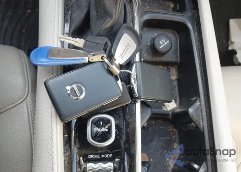 2017 Volvo Xc90 T6 Momentum z USA, uszkodzony, nr VIN YV4A22PK7H1174202